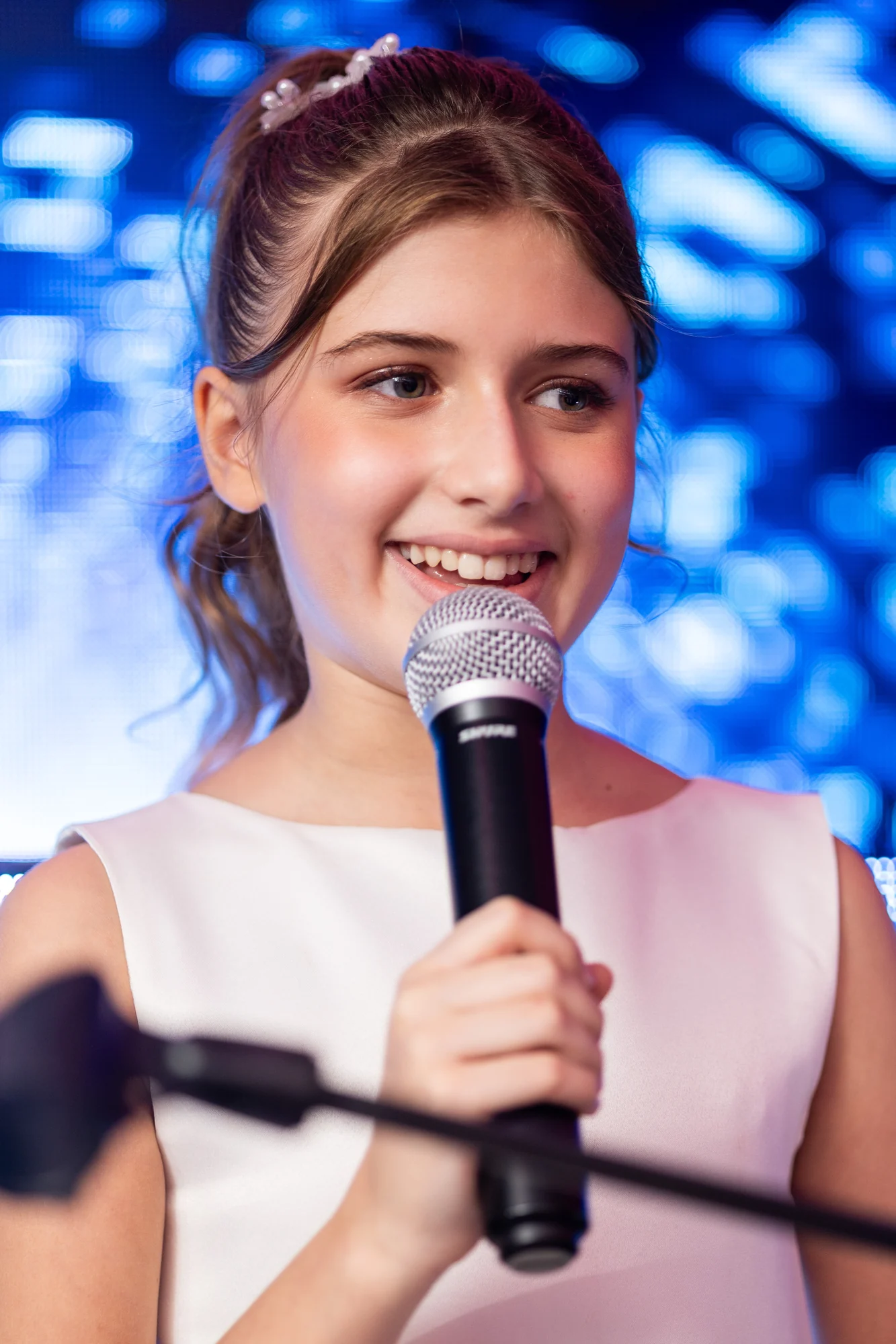 Bat Mitzvah : le sourire au micro