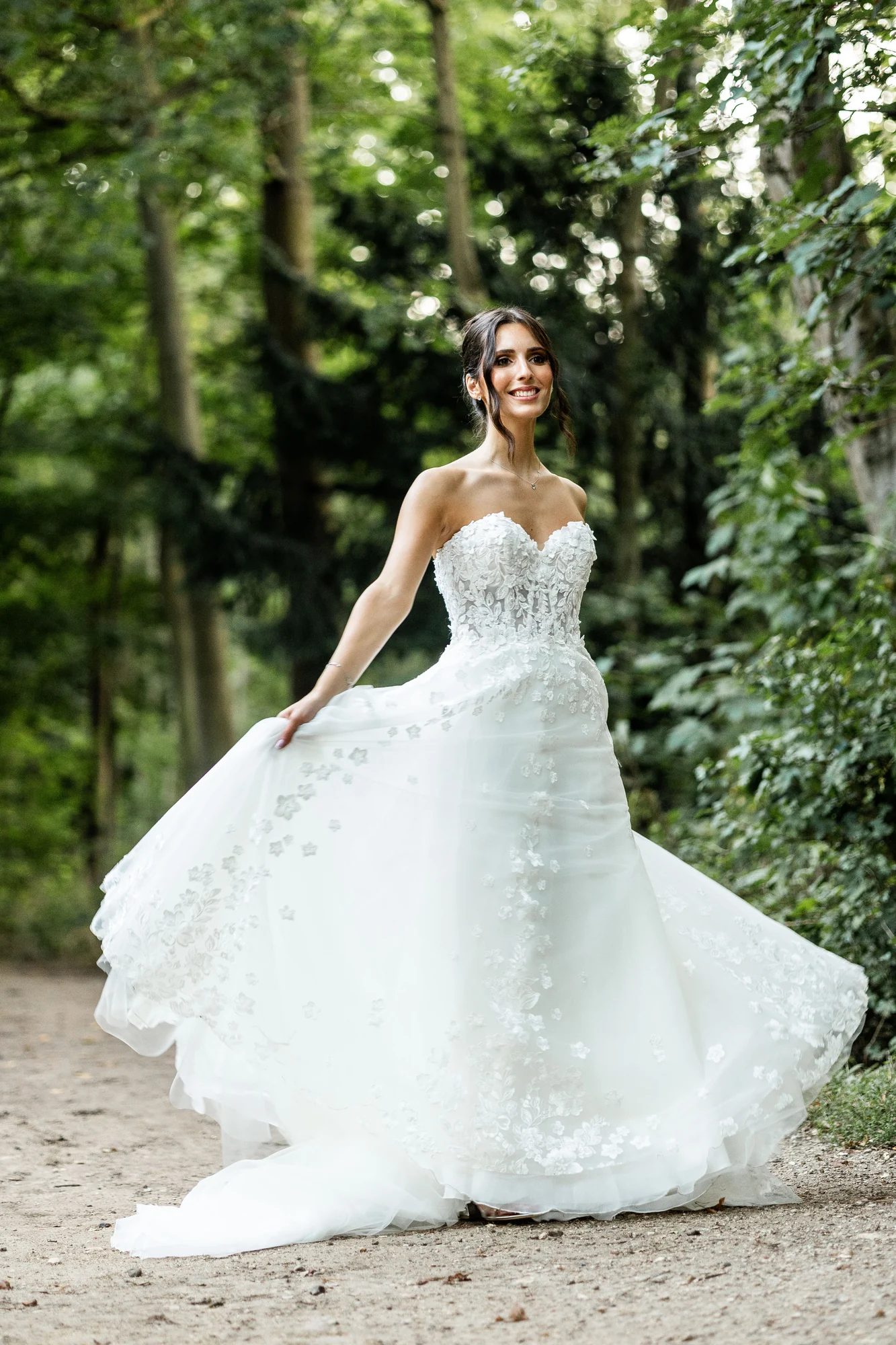 La robe dans les bois