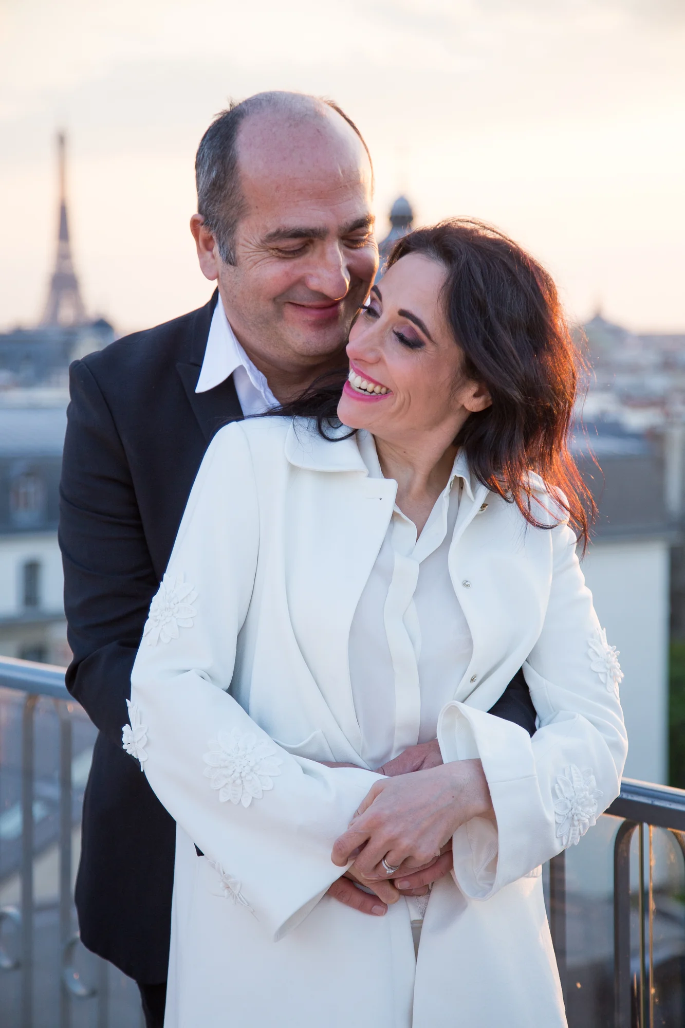 Les toits de Paris au coucher du soleil