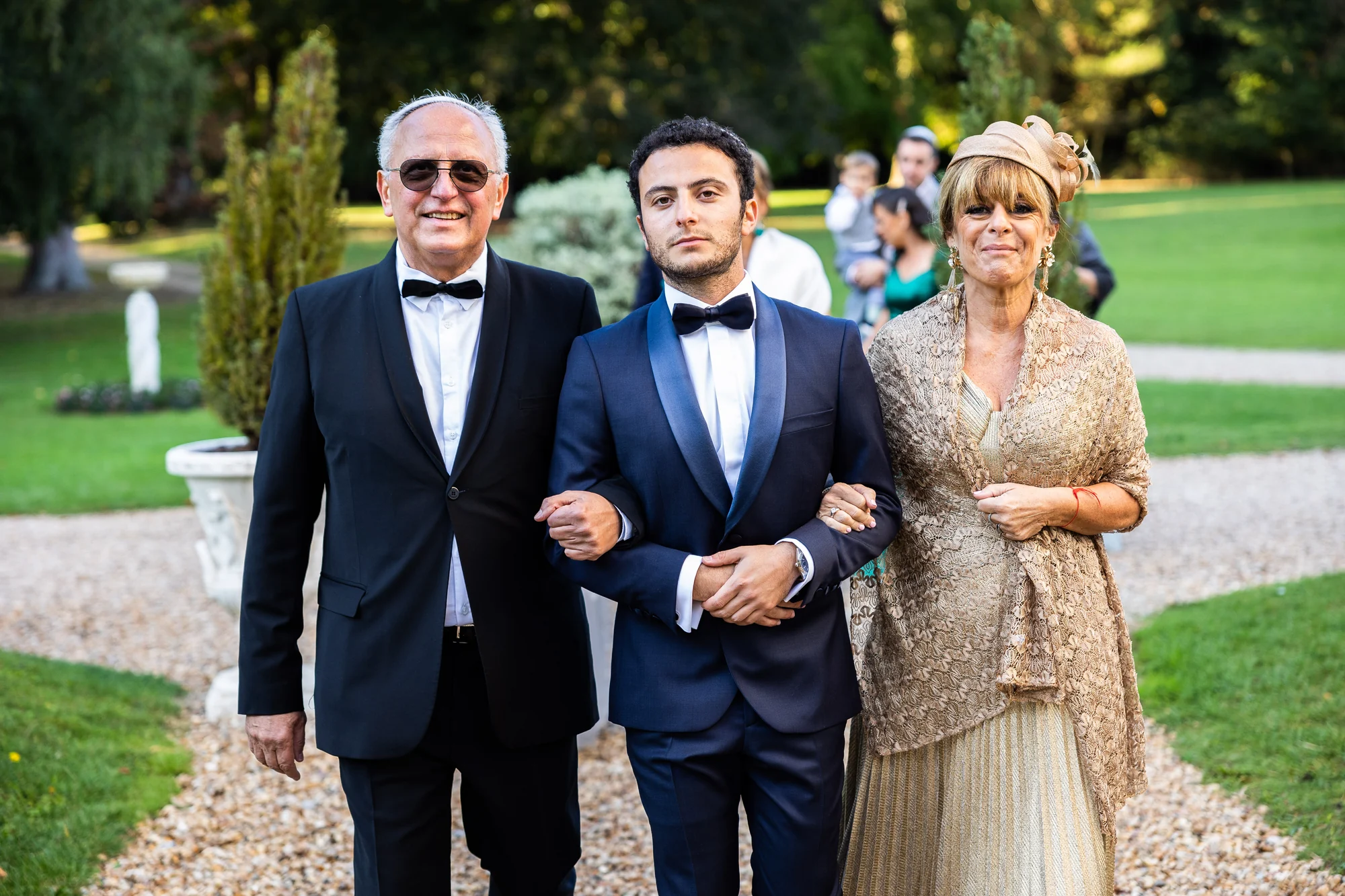 L'entrée du marié avec ses parents