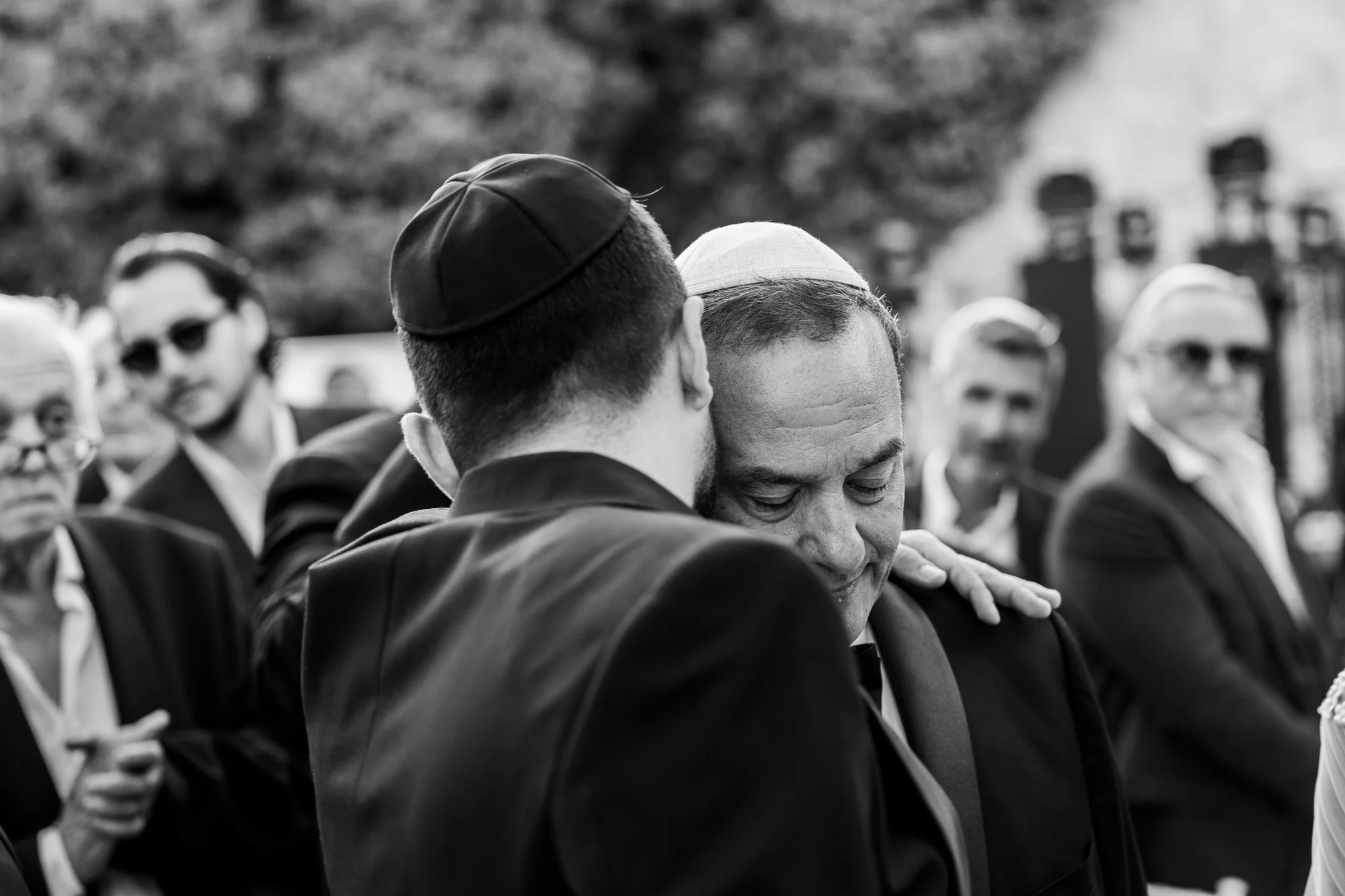 L'étreinte, en noir et blanc
