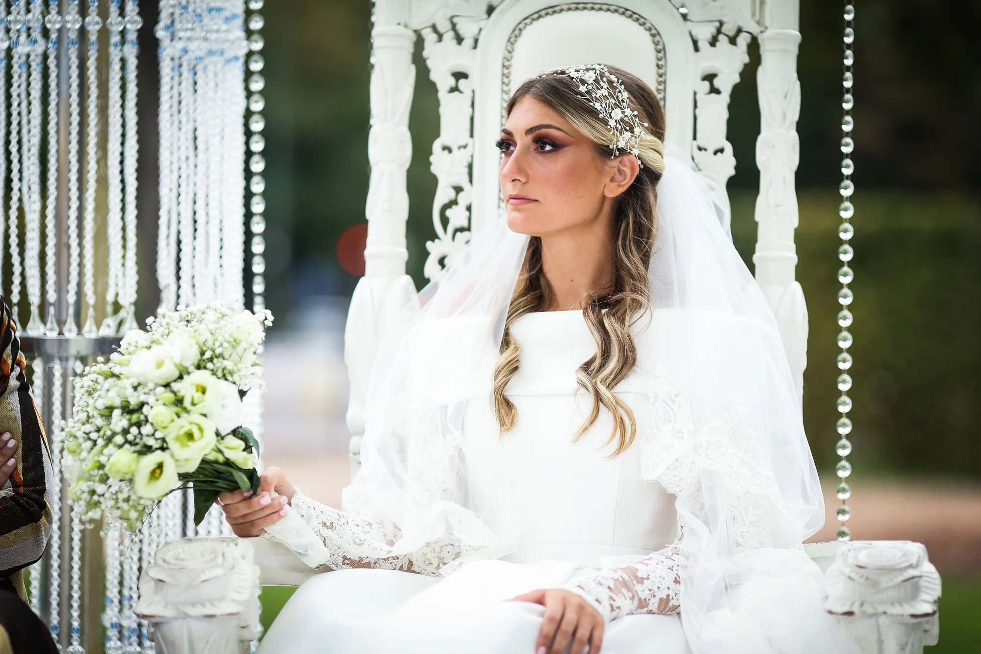 La mariée sur son trône
