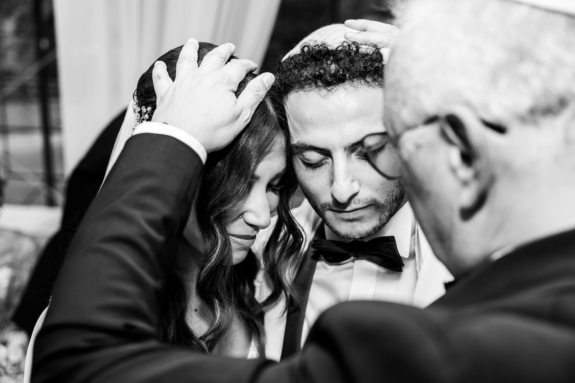 La bénédiction, en noir et blanc