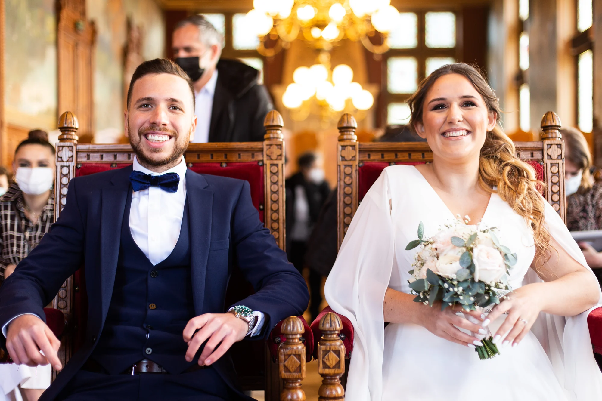 Les mariés devant le maire