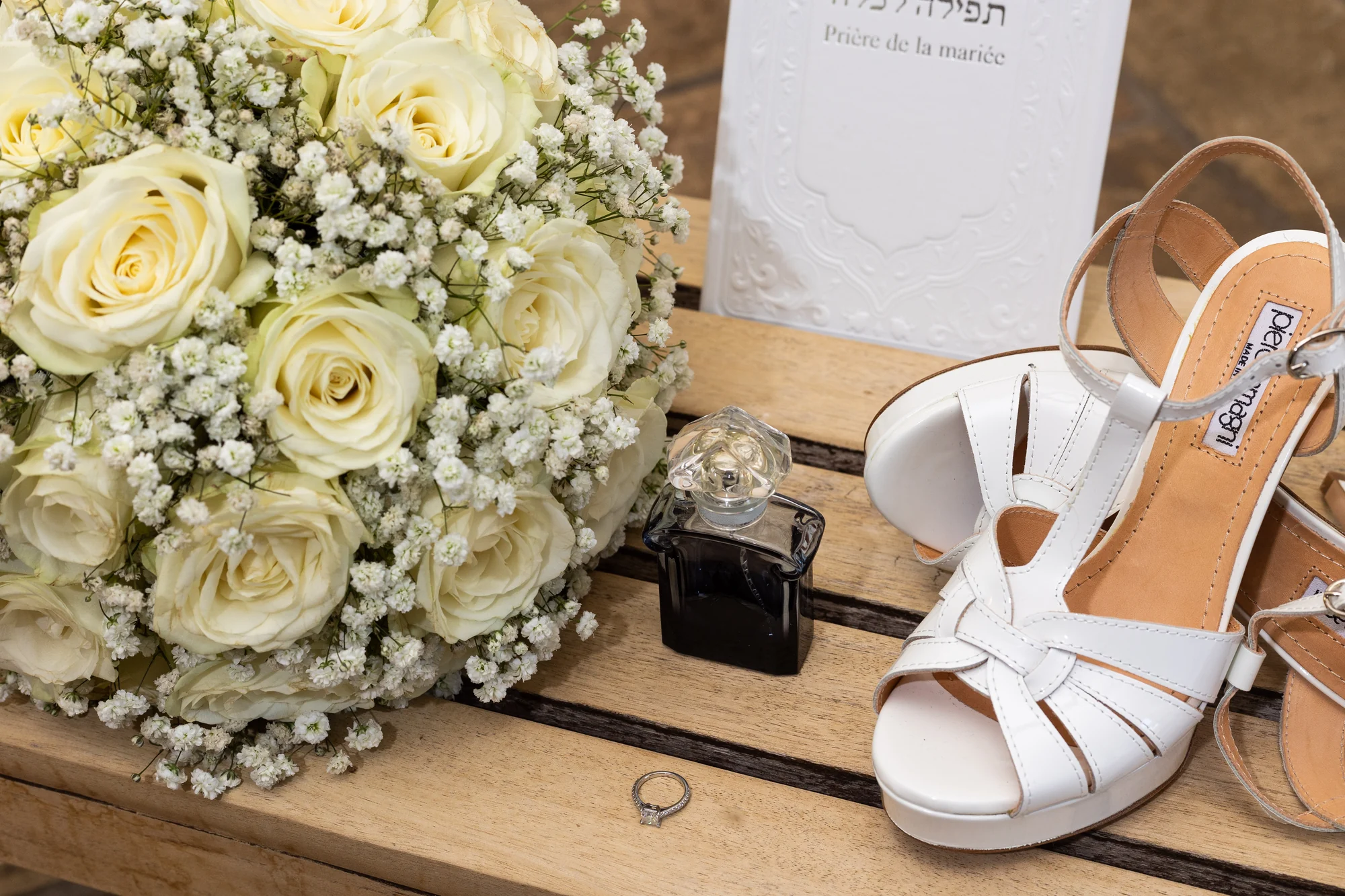 Le bouquet, la bague et les souliers