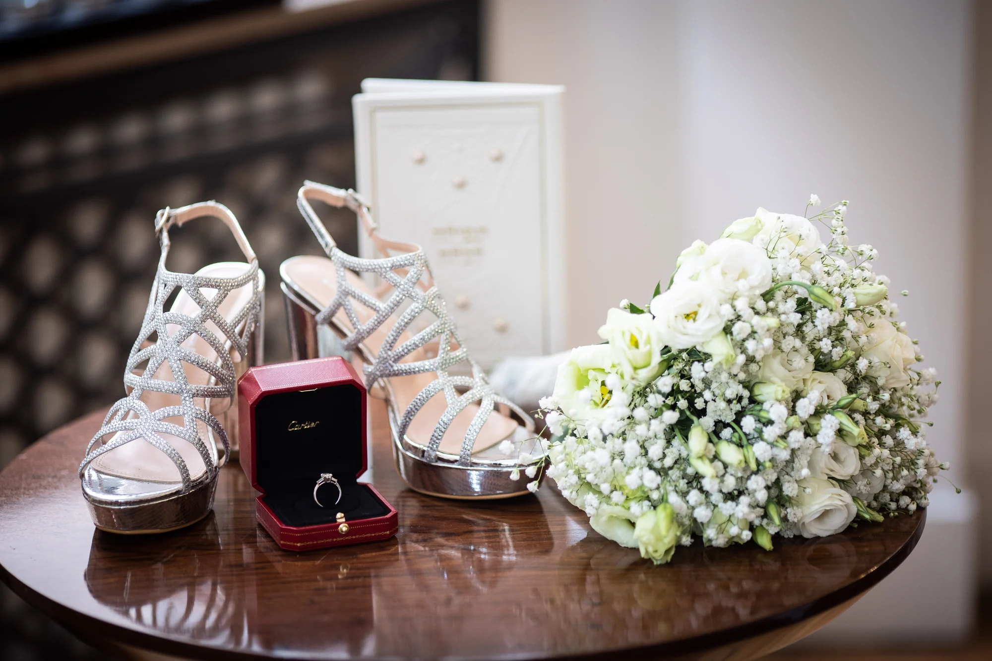 Les souliers, la bague et le bouquet