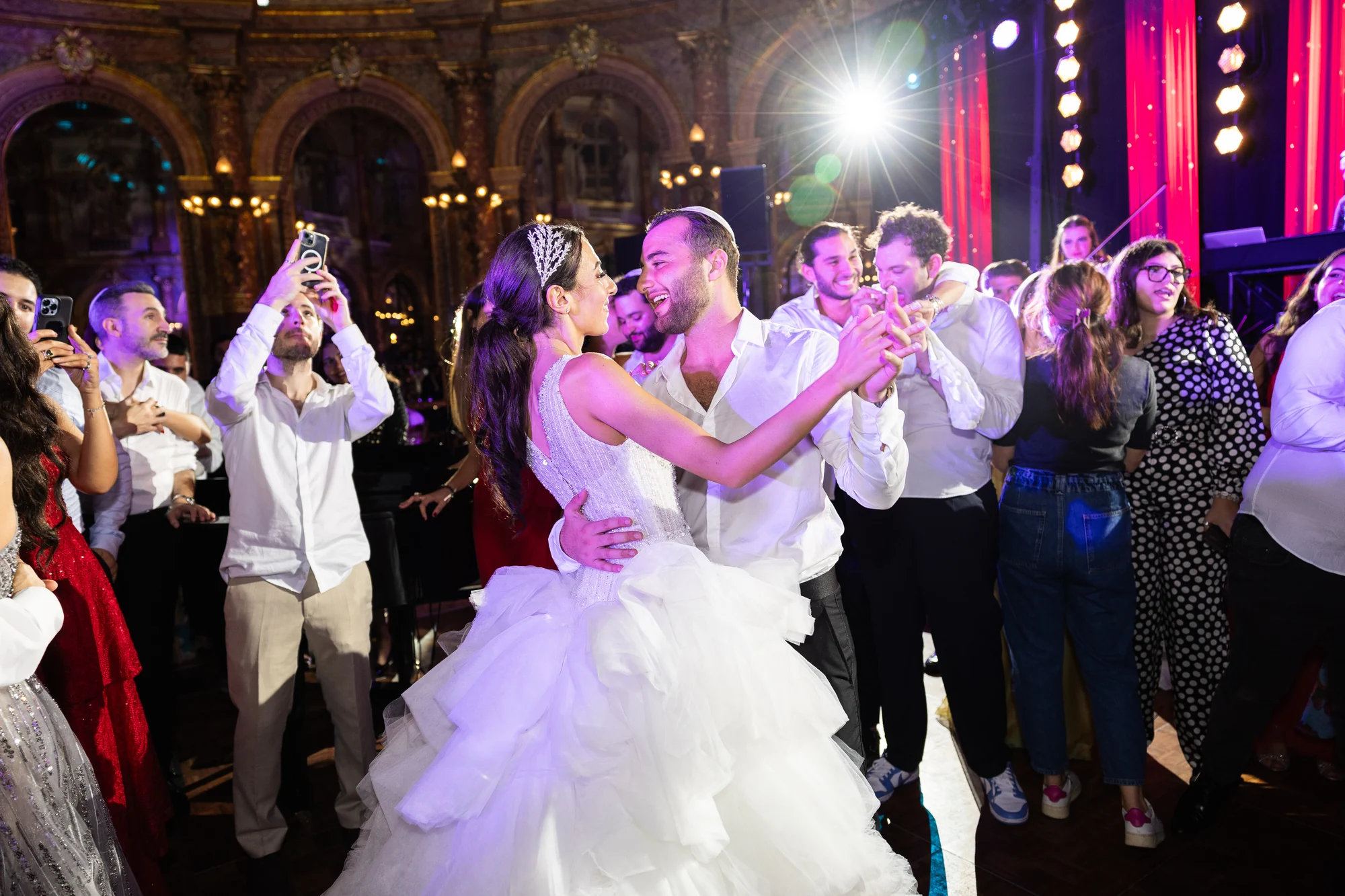 La danse au milieu des invités