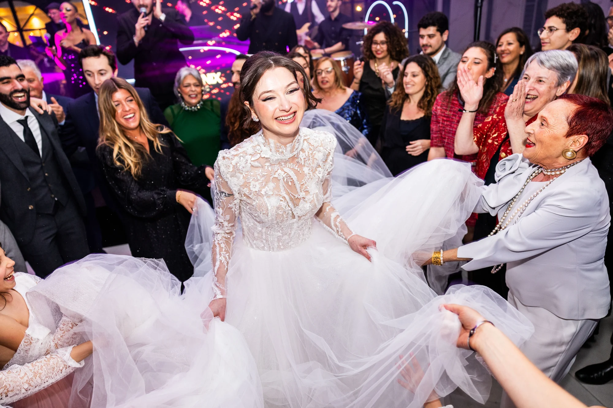 Mariage : la mariée entourée des siens