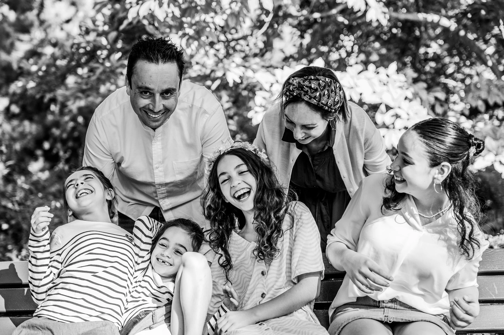 Séance famille, en noir et blanc