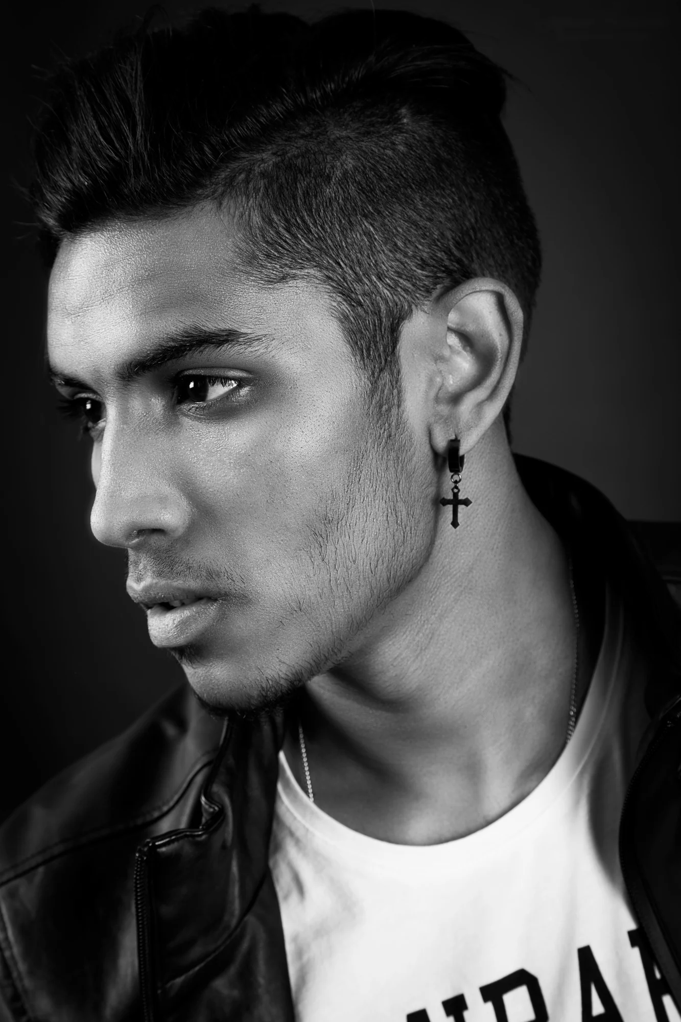 Portrait en studio, en noir et blanc