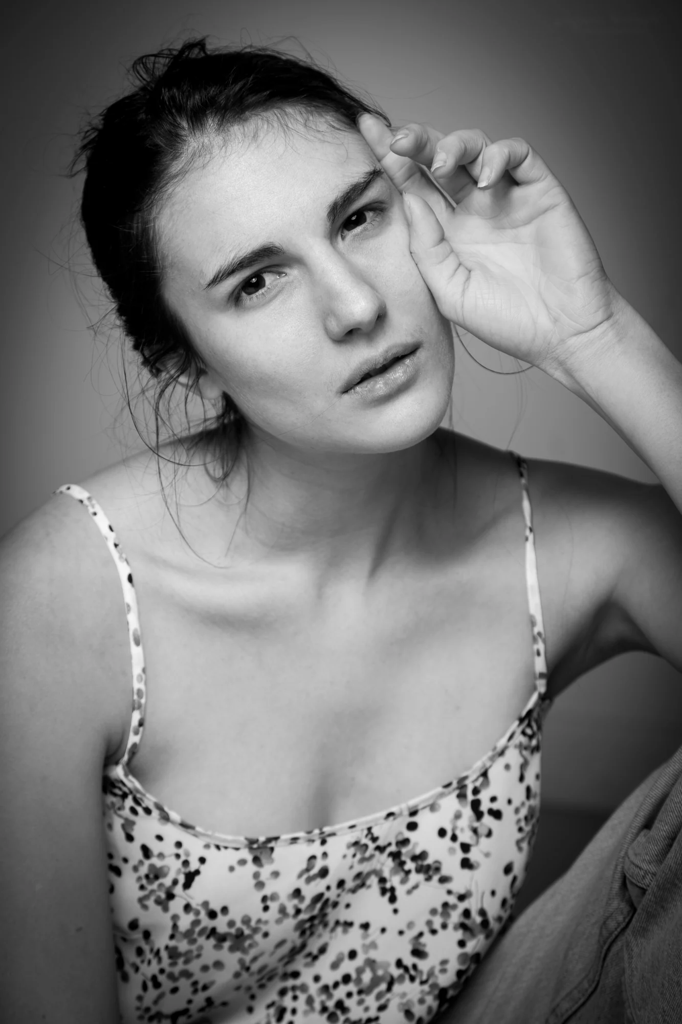 Portrait en studio, en noir et blanc