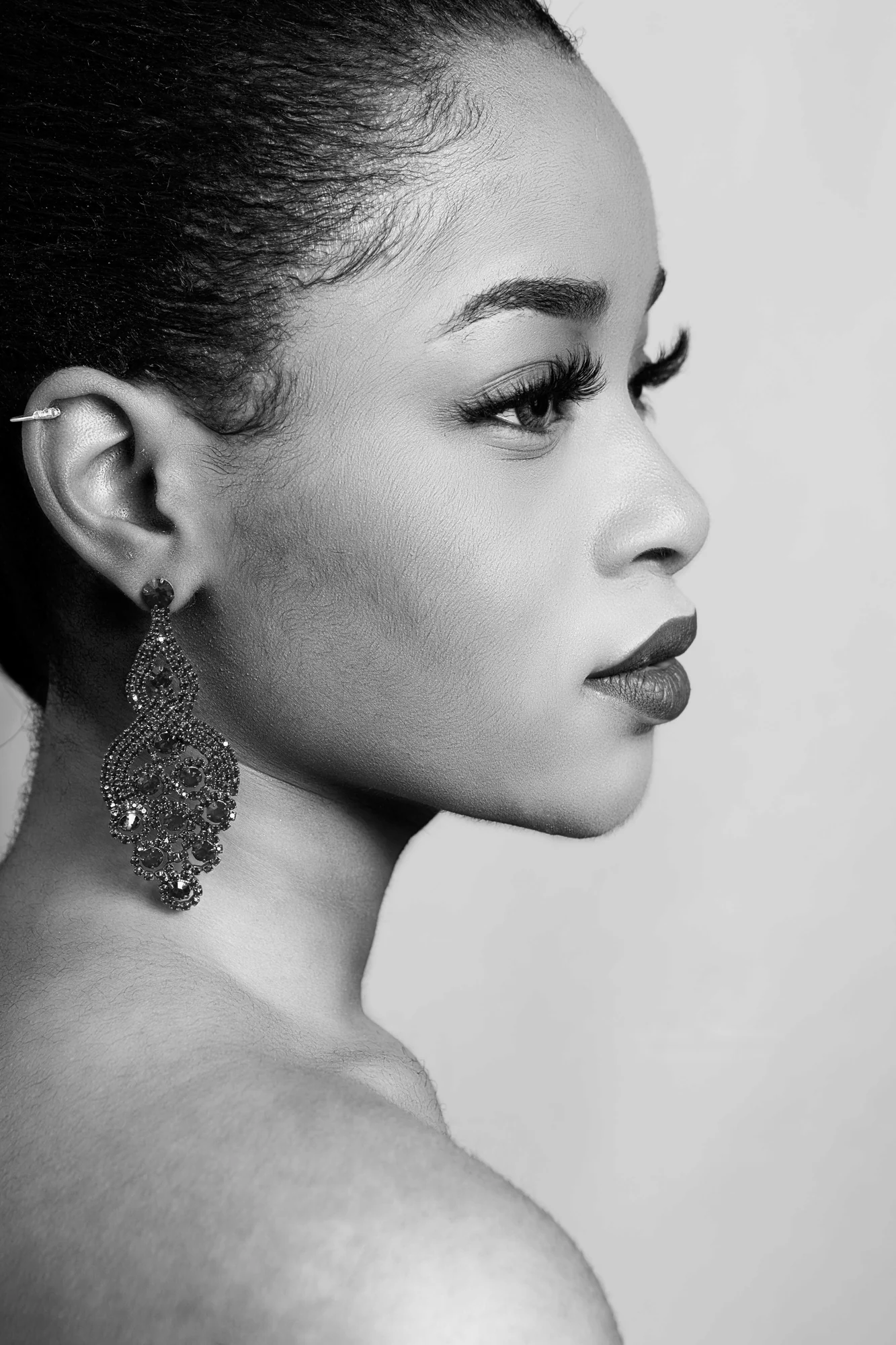 Portrait en studio, en noir et blanc