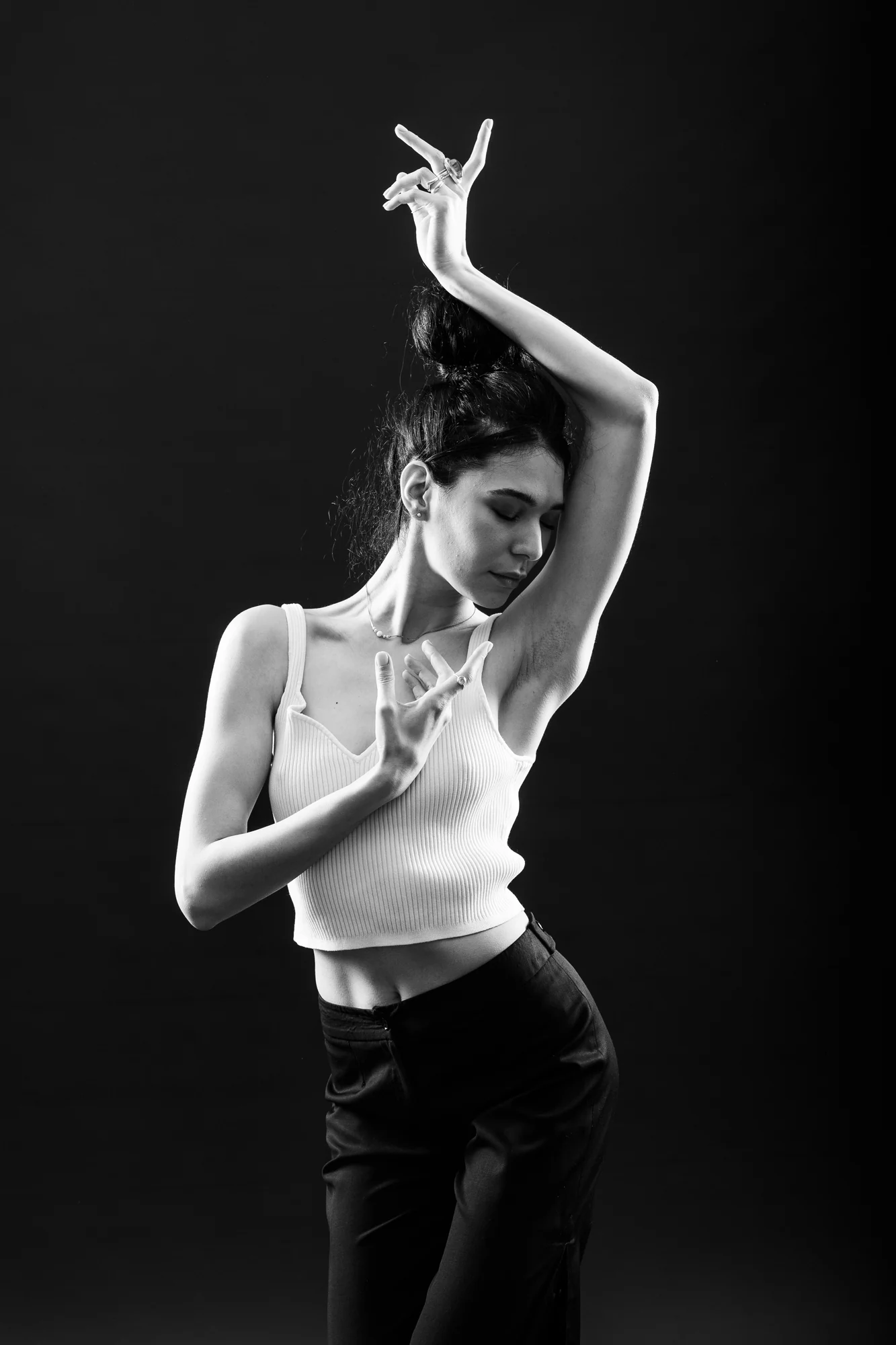 Portrait en studio, en noir et blanc
