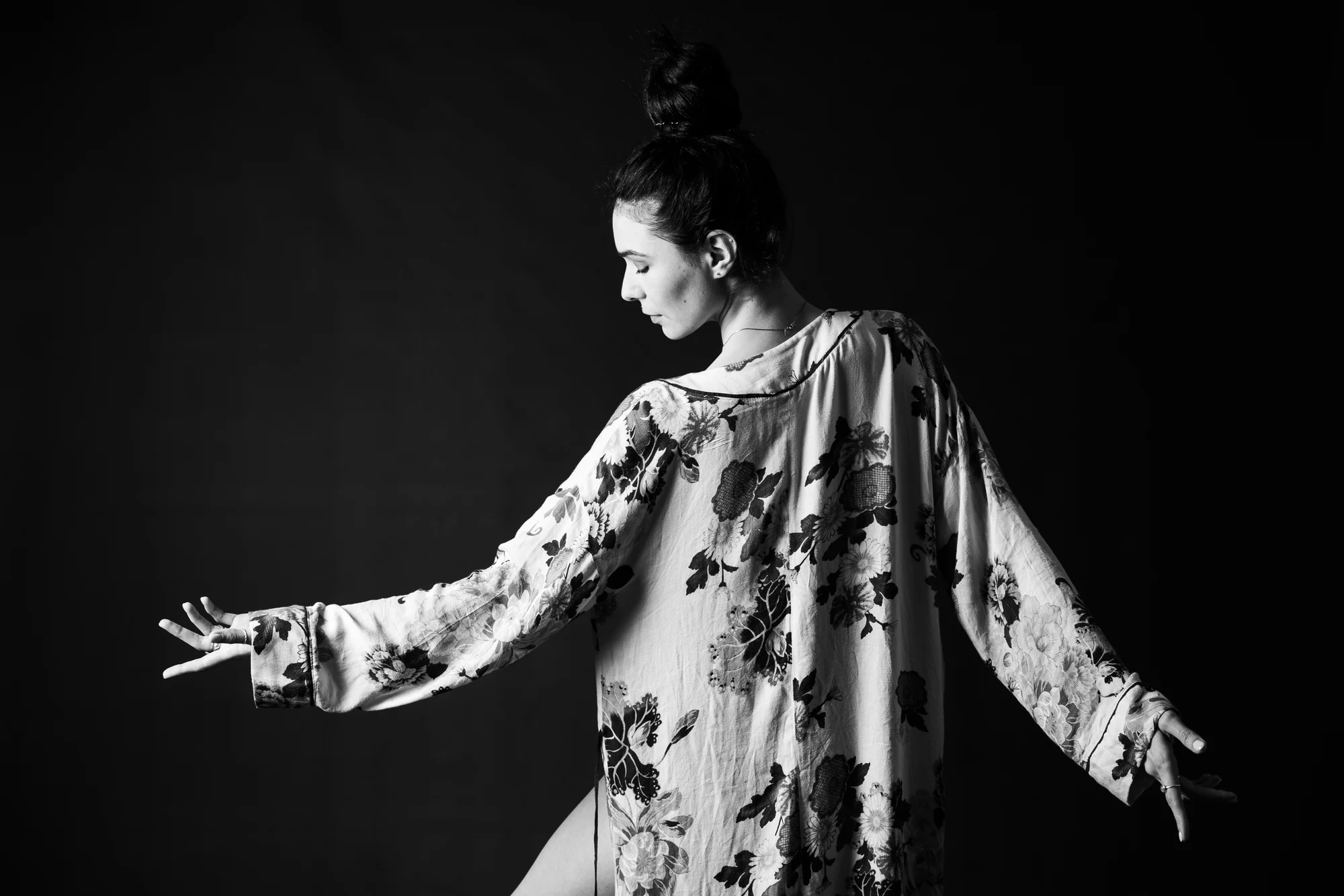 Portrait en studio, en noir et blanc