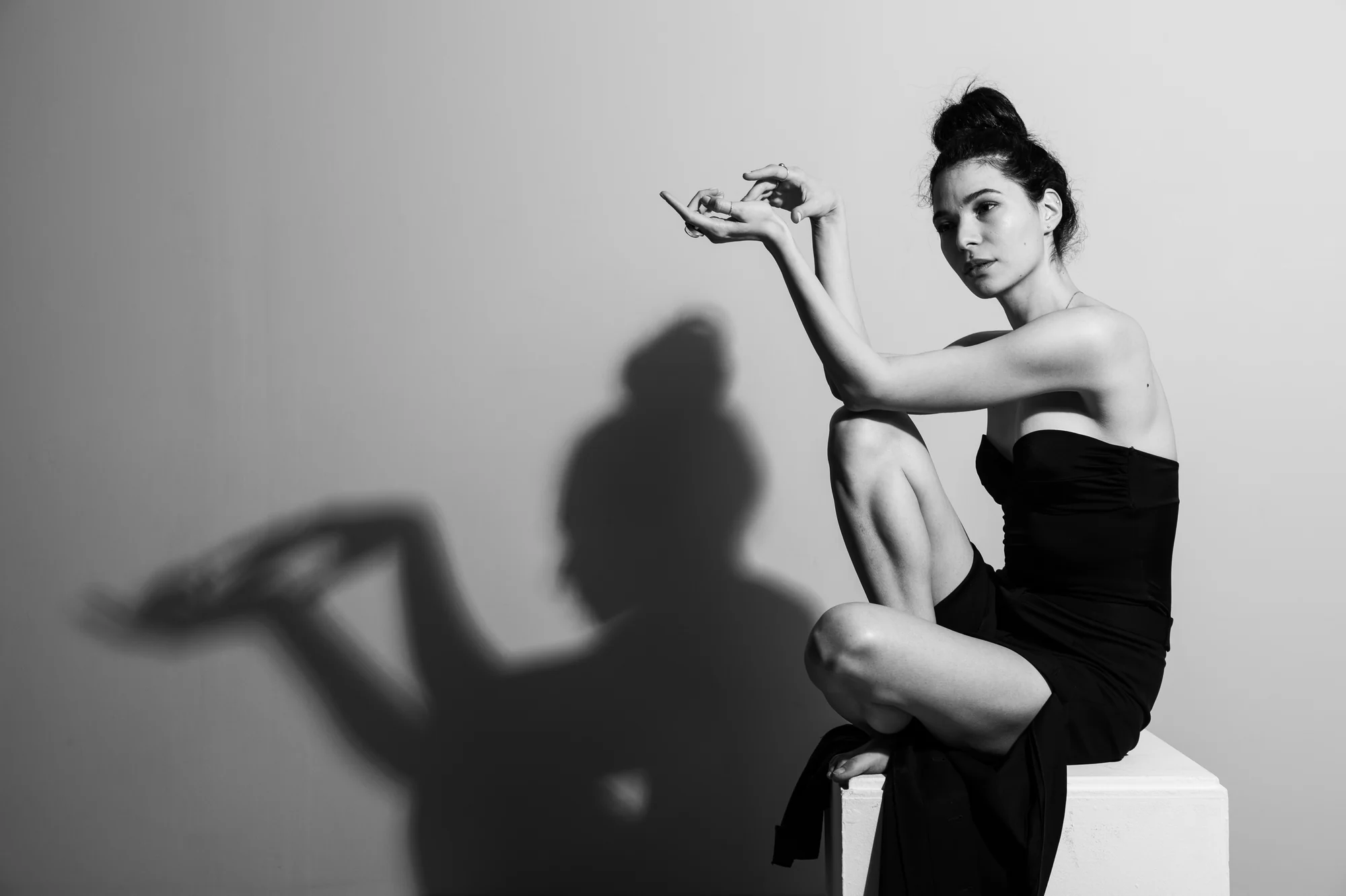 Portrait en studio, en noir et blanc